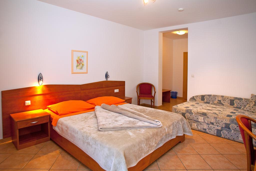 Guesthouse Villa Adria มาลินสกา ภายนอก รูปภาพ