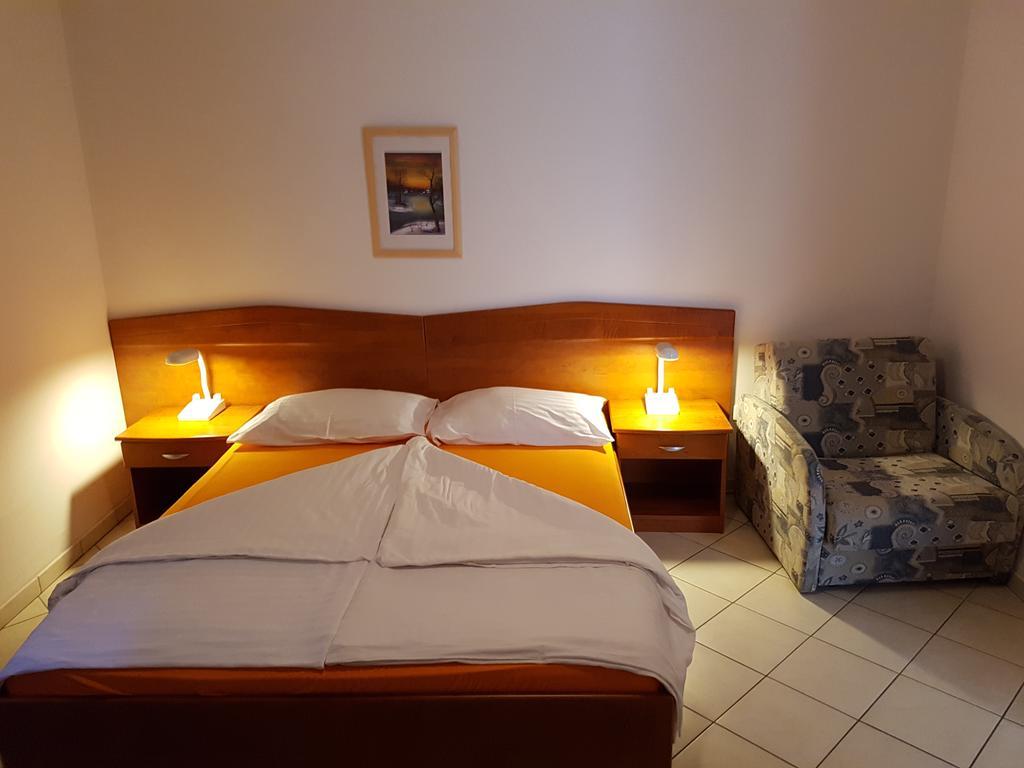 Guesthouse Villa Adria มาลินสกา ภายนอก รูปภาพ