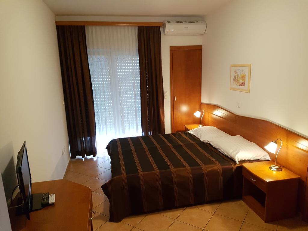 Guesthouse Villa Adria มาลินสกา ภายนอก รูปภาพ