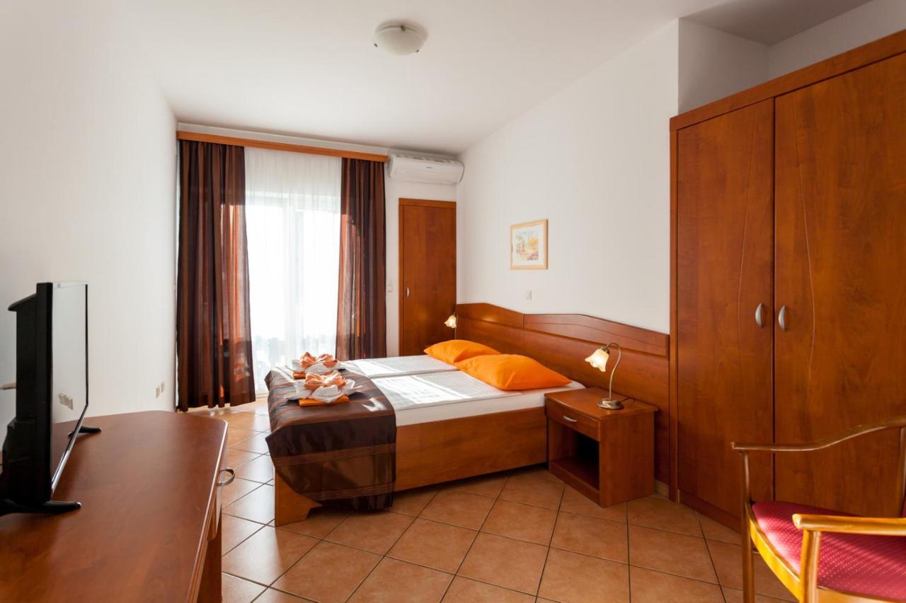 Guesthouse Villa Adria มาลินสกา ภายนอก รูปภาพ