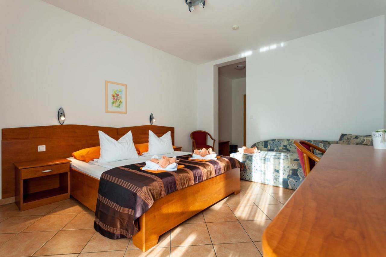 Guesthouse Villa Adria มาลินสกา ภายนอก รูปภาพ