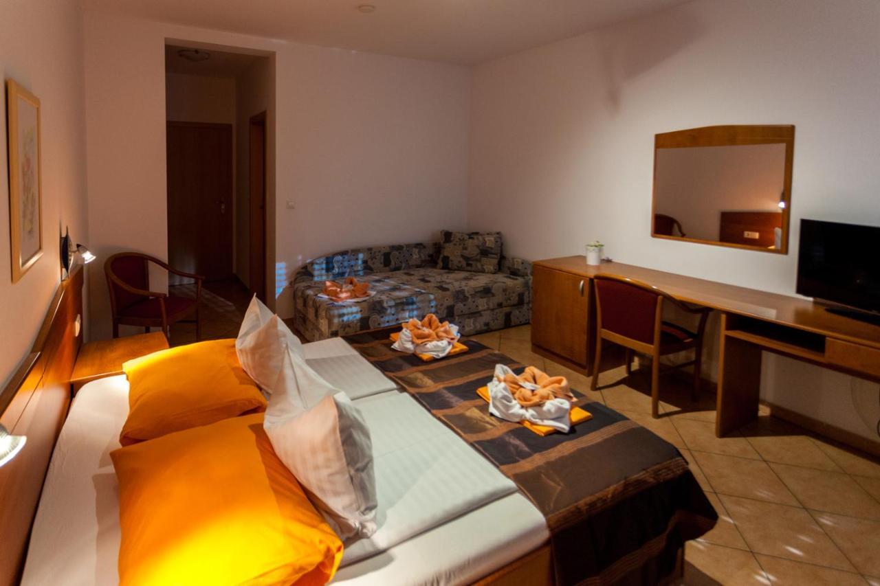 Guesthouse Villa Adria มาลินสกา ภายนอก รูปภาพ
